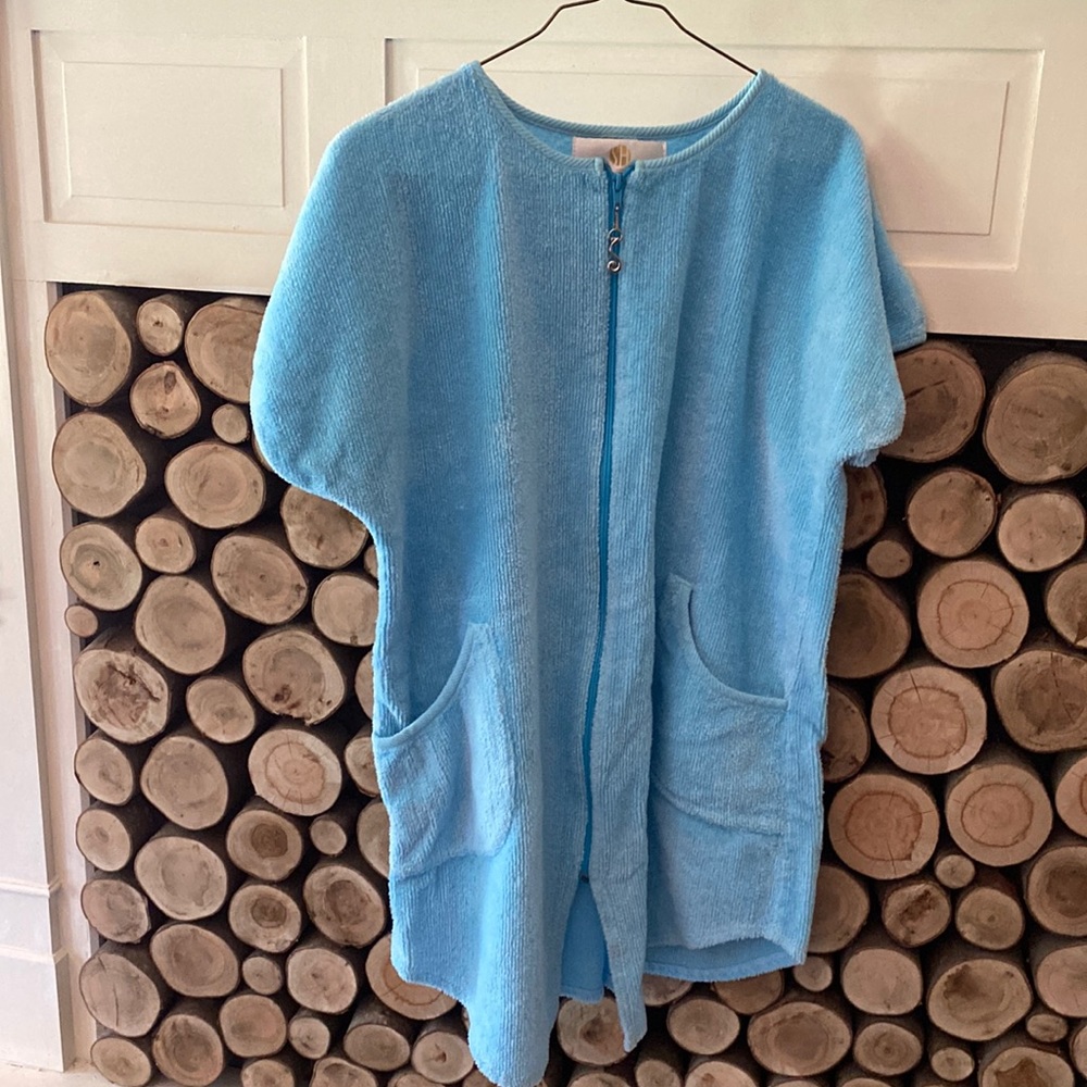 Stan Herman, chenille, blue, like new, short sleeved, short robe